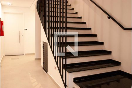 Studio para alugar com 24m², 1 quarto e sem vaga Studio para alugar com 24m², 1 quarto e sem vagaEscada