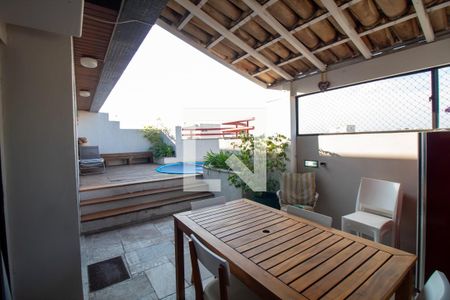 Apartamento à venda com 150m², 2 quartos e 2 vagasChurrasqueira