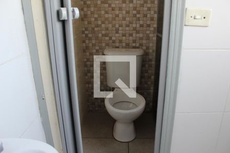 Banheiro de kitnet/studio para alugar com 1 quarto, 40m² em Nova Gerty, São Caetano do Sul