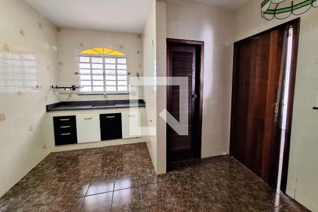 Casa para alugar com 120m², 3 quartos e 3 vagasCozinha