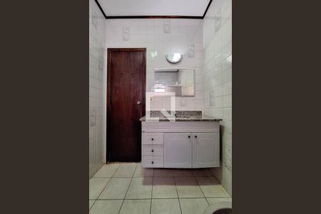 Casa para alugar com 120m², 3 quartos e 3 vagasBanheiro