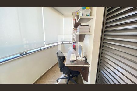 Apartamento à venda com 186m², 4 quartos e 3 vagasVaranda Quarto 2