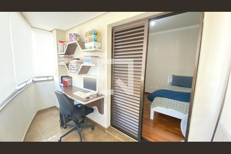 Apartamento à venda com 186m², 4 quartos e 3 vagasVaranda Quarto 2