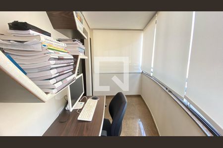 Apartamento à venda com 186m², 4 quartos e 3 vagasVaranda Quarto 2