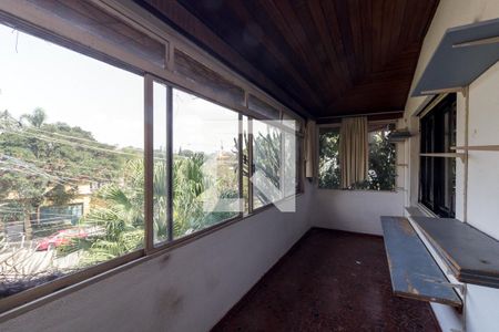 Casa à venda com 400m², 3 quartos e sem vaga Casa à venda com 400m², 3 quartos e sem vagaVaranda