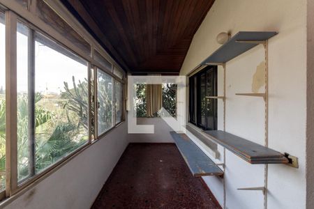 Casa à venda com 400m², 3 quartos e sem vaga Casa à venda com 400m², 3 quartos e sem vagaVaranda