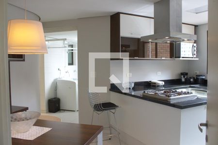 Apartamento para alugar com 365m², 3 quartos e 3 vagas Apartamento para alugar com 365m², 3 quartos e 3 vagasCozinha