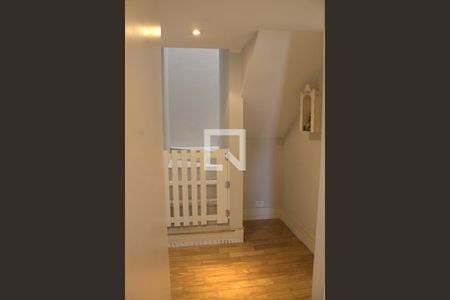 Apartamento para alugar com 365m², 3 quartos e 3 vagas Apartamento para alugar com 365m², 3 quartos e 3 vagasCorredor