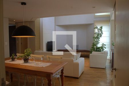 Apartamento para alugar com 365m², 3 quartos e 3 vagas Apartamento para alugar com 365m², 3 quartos e 3 vagasSala