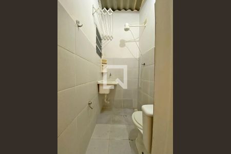 Banheiro de apartamento para alugar com 1 quarto, 18m² em Vila Bertioga, São Paulo