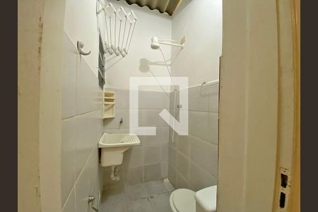 Banheiro de apartamento para alugar com 1 quarto, 18m² em Vila Bertioga, São Paulo