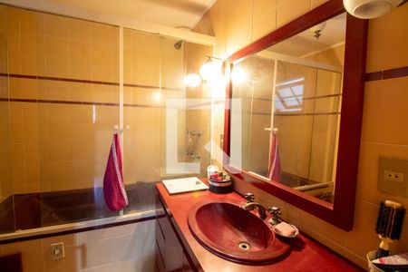 Casa à venda com 280m², 4 quartos e 4 vagasBanheiro da Suíte