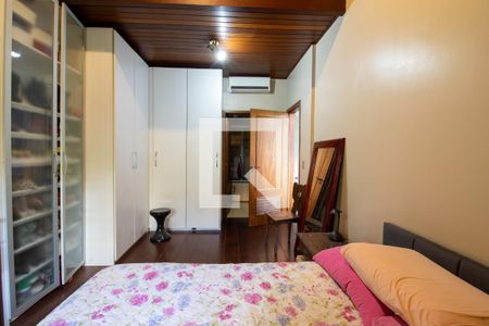 Casa à venda com 280m², 4 quartos e 4 vagasSuíte