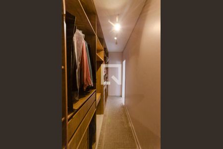 Casa à venda com 420m², 3 quartos e 3 vagas Casa à venda com 420m², 3 quartos e 3 vagasCloset Suíte