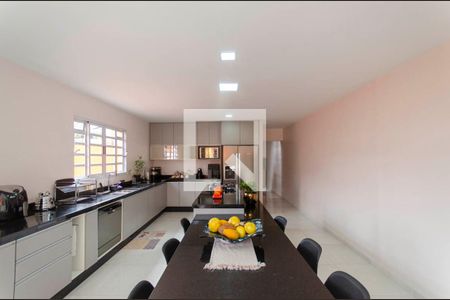 Casa à venda com 420m², 3 quartos e 3 vagas Casa à venda com 420m², 3 quartos e 3 vagasCozinha