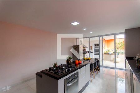 Casa à venda com 420m², 3 quartos e 3 vagas Casa à venda com 420m², 3 quartos e 3 vagasCozinha