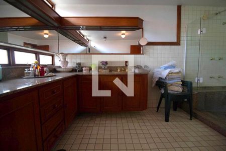 Casa à venda com 400m², 4 quartos e 3 vagasBanheiro da Suíte 1