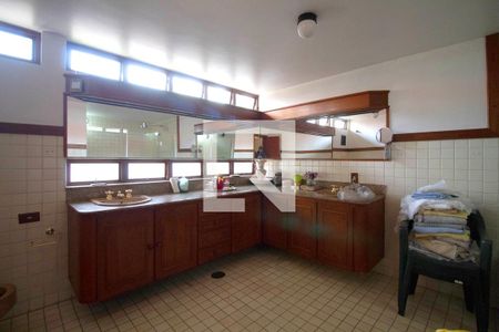 Casa à venda com 400m², 4 quartos e 3 vagasBanheiro da Suíte 1