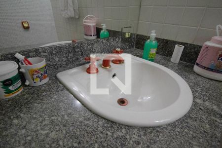 Casa à venda com 400m², 4 quartos e 3 vagasBanheiro da Suíte 2