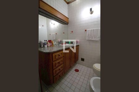 Casa à venda com 400m², 4 quartos e 3 vagasBanheiro da Suíte 2