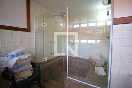 Casa à venda com 400m², 4 quartos e 3 vagasBanheiro da Suíte 1