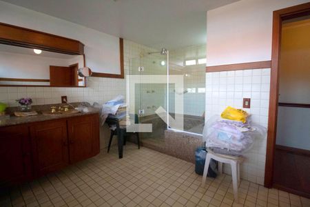 Casa à venda com 400m², 4 quartos e 3 vagasBanheiro da Suíte 1