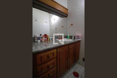 Casa à venda com 400m², 4 quartos e 3 vagasBanheiro da Suíte 2