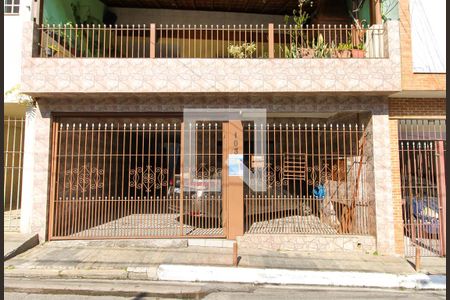 Casa à venda com 100m², 4 quartos e 2 vagas Casa à venda com 100m², 4 quartos e 2 vagasFachada