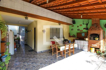 Casa à venda com 100m², 4 quartos e 2 vagas Casa à venda com 100m², 4 quartos e 2 vagasÁrea externa