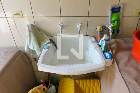 Casa à venda com 100m², 4 quartos e 2 vagas Casa à venda com 100m², 4 quartos e 2 vagasÁrea de Serviço