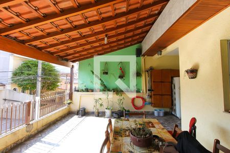 Casa à venda com 100m², 4 quartos e 2 vagas Casa à venda com 100m², 4 quartos e 2 vagasÁrea externa