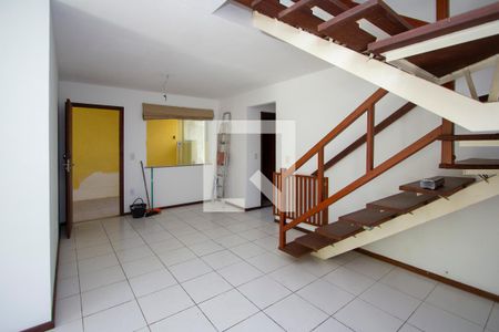Sala de casa de condomínio para alugar com 3 quartos, 146m² em Badu, Niterói