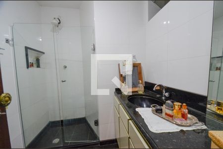 Apartamento à venda com 137m², 4 quartos e 2 vagasBanheiro social