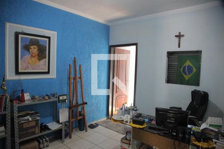 Casa à venda com 208m², 3 quartos e 2 vagasEscritório