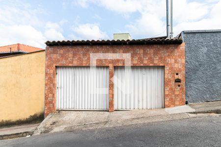 Casa para alugar com 160m², 2 quartos e 2 vagasFachada
