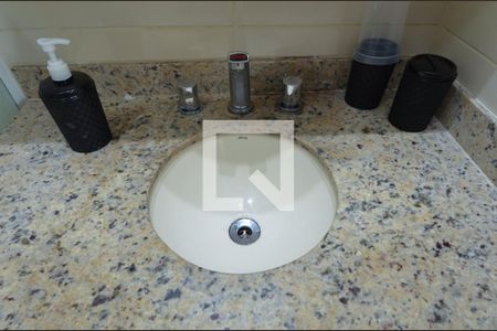 Apartamento à venda com 90m², 3 quartos e 2 vagas Apartamento à venda com 90m², 3 quartos e 2 vagasBanheiro social