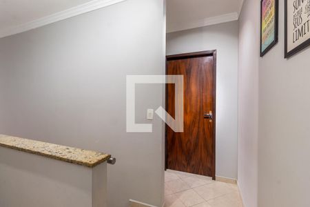 Casa à venda com 192m², 3 quartos e 4 vagas Casa à venda com 192m², 3 quartos e 4 vagasCorredor