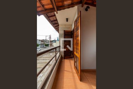 Casa à venda com 192m², 3 quartos e 4 vagas Casa à venda com 192m², 3 quartos e 4 vagasSuíte 2 - Varanda