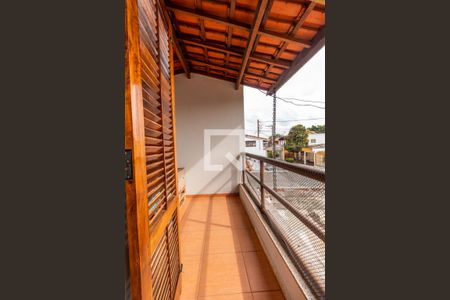 Casa à venda com 192m², 3 quartos e 4 vagas Casa à venda com 192m², 3 quartos e 4 vagasSuíte 2 - Varanda