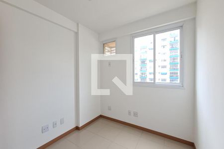 Apartamento à venda com 76m², 3 quartos e 2 vagasQuarto 3 v