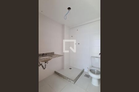 Apartamento à venda com 76m², 3 quartos e 2 vagas Apartamento à venda com 76m², 3 quartos e 2 vagasBanheiro da Suíte