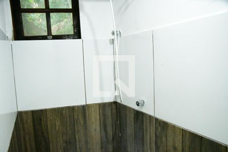 Banheiro de kitnet/studio para alugar com 1 quarto, 15m² em Jardim Semiramis, Cotia