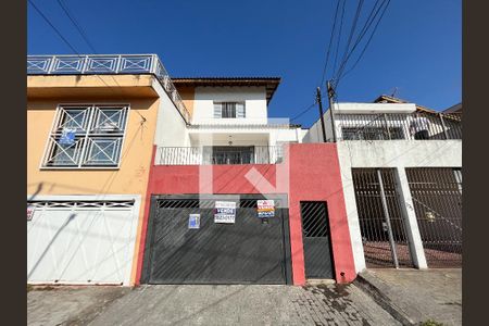Casa à venda com 94m², 2 quartos e 2 vagas Casa à venda com 94m², 2 quartos e 2 vagasFachada