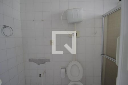 Banheiro de apartamento à venda com 1 quarto, 44m² em Passo da Areia, Porto Alegre