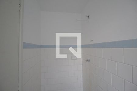 Banheiro de apartamento à venda com 1 quarto, 50m² em Passo D’areia, Porto Alegre