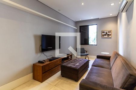 Sala de TV de apartamento à venda com 2 quartos, 123m² em Itaim Bibi, São Paulo