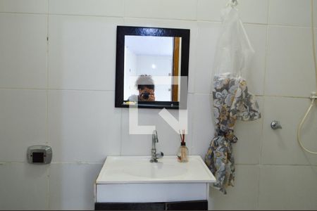 Casa à venda com 70m², 2 quartos e 1 vaga Casa à venda com 70m², 2 quartos e 1 vagaBanheiro