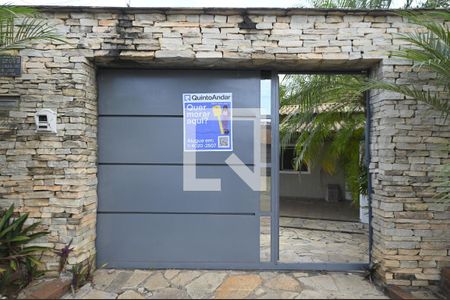 Casa para alugar com 300m², 3 quartos e 2 vagas Casa para alugar com 300m², 3 quartos e 2 vagasFachada