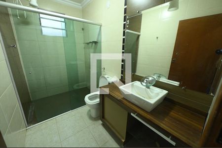 Casa para alugar com 300m², 3 quartos e 2 vagas Casa para alugar com 300m², 3 quartos e 2 vagasBanheiro