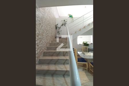 Escada  de casa para alugar com 3 quartos, 200m² em Jardim Nova Europa, Campinas